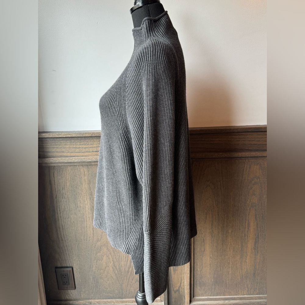 Elie Tahari women’s knit mock dark grey neck sweater EUC Large - Picture 3 of 8